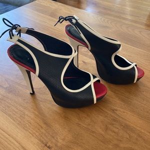 Pour la Victoire stilettos